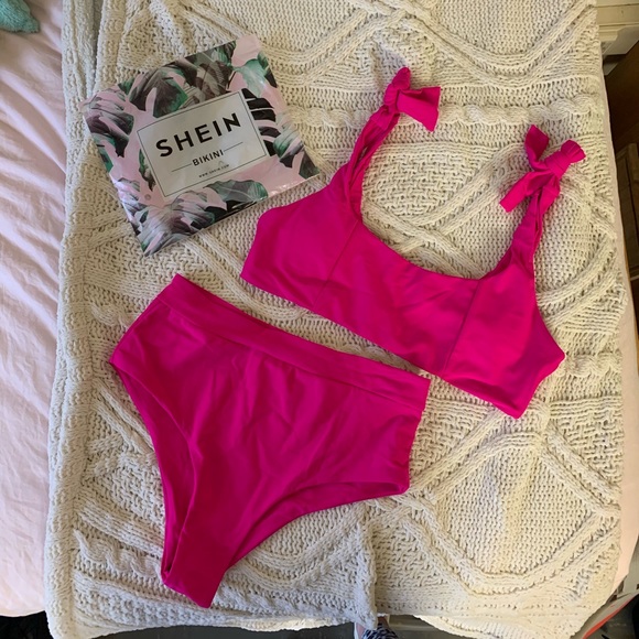 Pink bikini - Picture 3 of 4